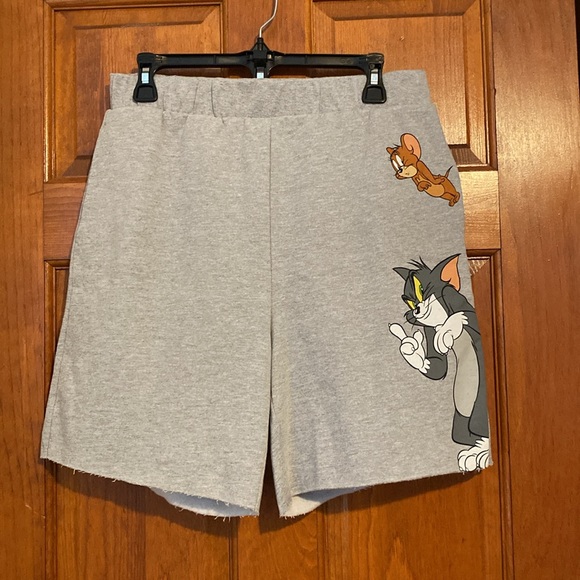 Tom & Jerry Grey Cropped Sweatshirt & Shorts Set - Picture 5 of 7